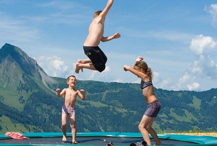 Trampolin zum Austoben für die Kinder