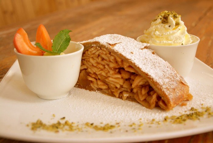 Köstlichen Apfelstrudel auf der Wengeralm genießen